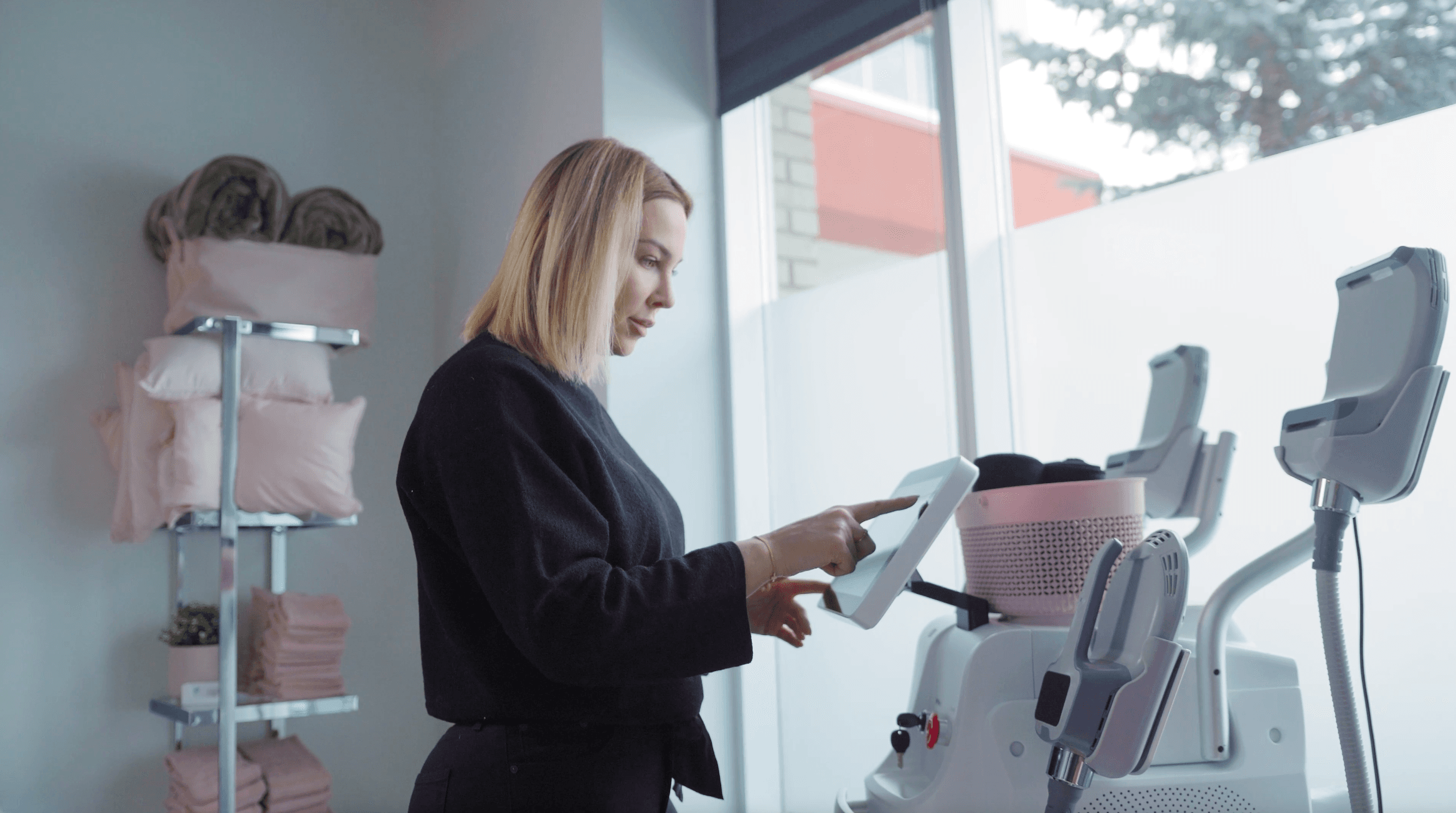 Clinique Coolshaping gallery image 1