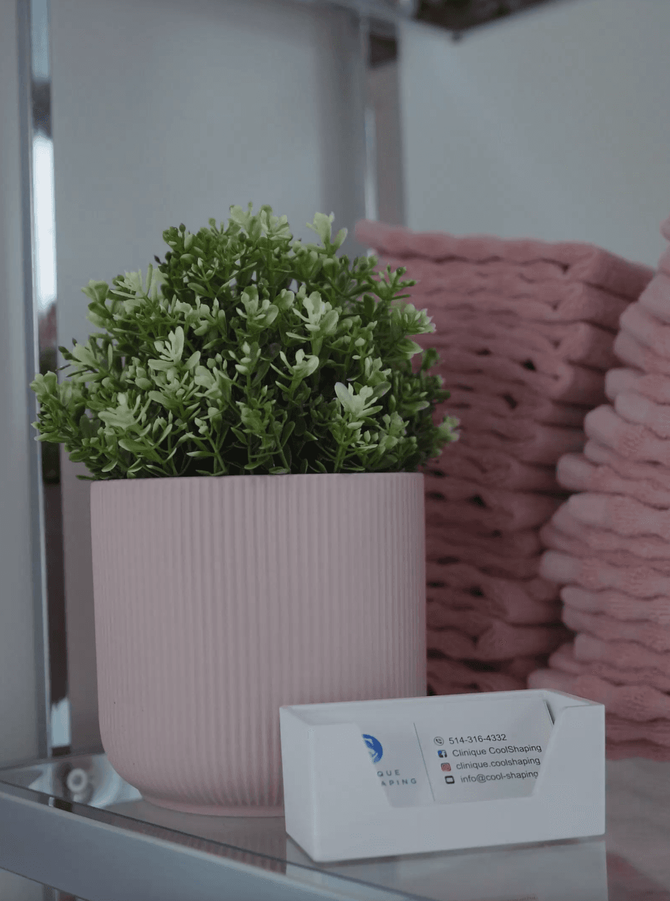 Clinique Coolshaping gallery image 2