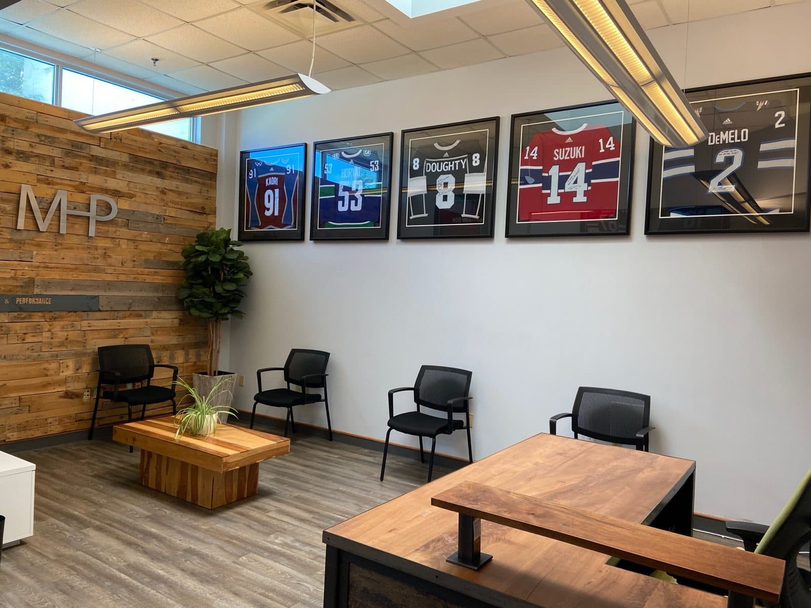 Modern Health & Performance logo